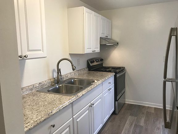 2nd image of 2832 Nichols St APT 6