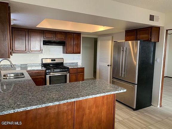 4th image of 609 Alicante Way #A