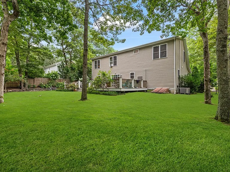 28 Bayview Ave — Photo 29