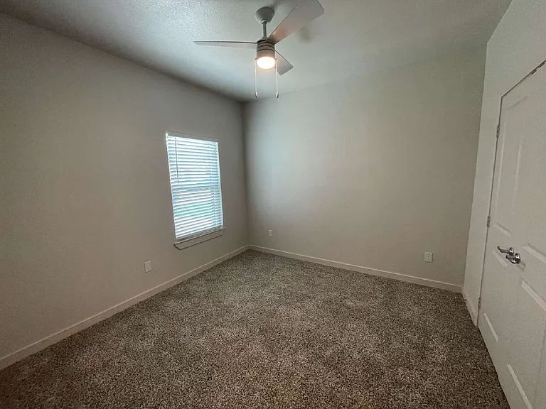 10902 Aberdeen Ave — Photo 7