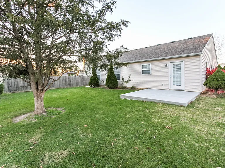 2425 Woodmont Ct — Photo 15