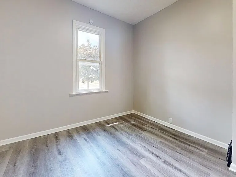 753 Johnston St — Photo 6