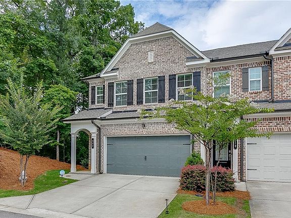 2nd image of 802 Edwin Ln