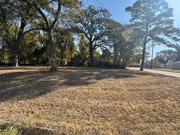 324 W Pine St, Durant, OK 74701
