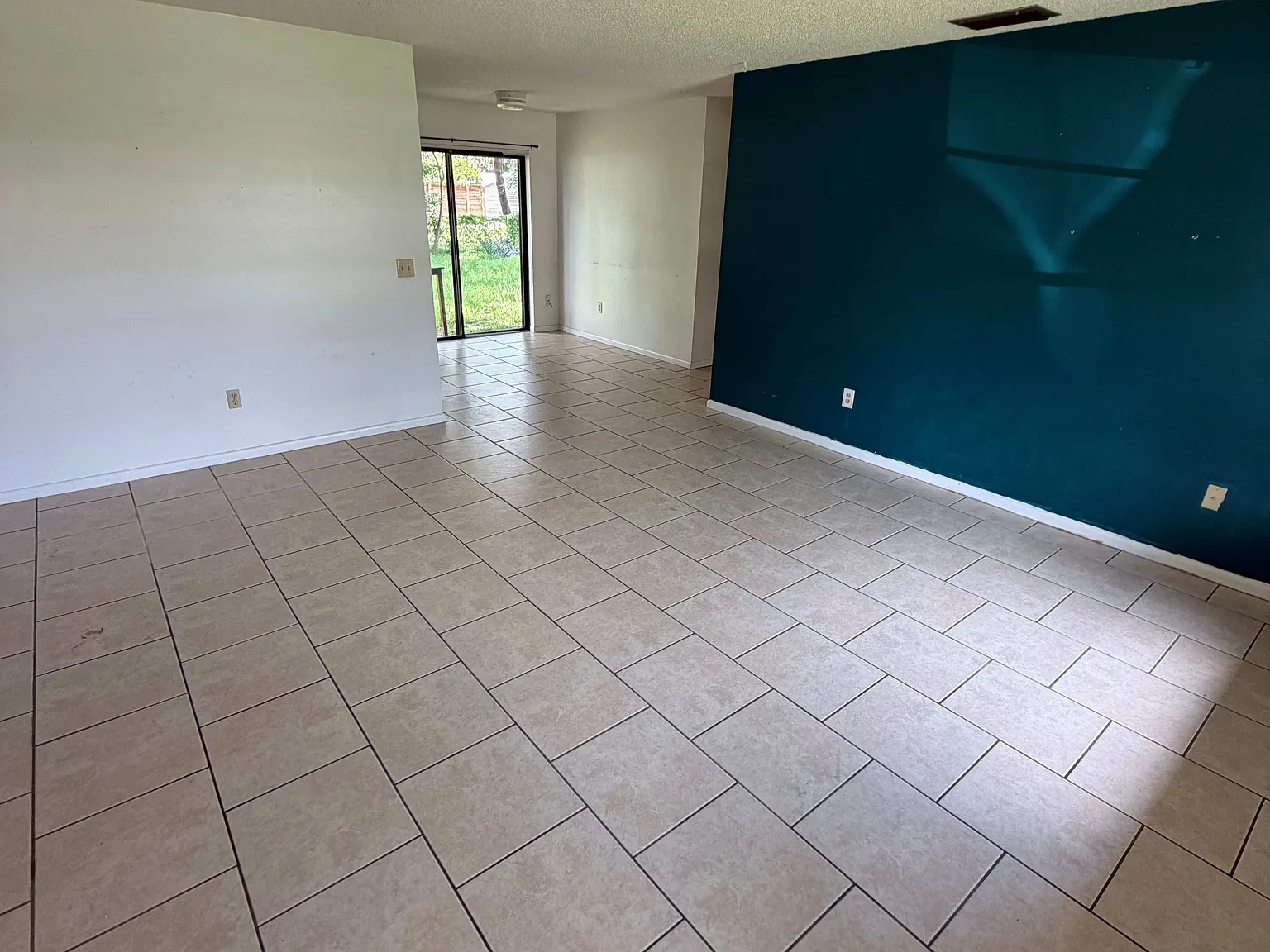 2 bed, 936 sqft, $1,750 — Photo 2