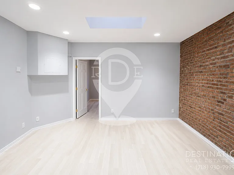 200 W 9th St #4R — Photo 8