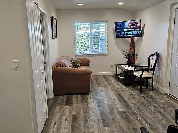 4th image of 6258 Craner Ave