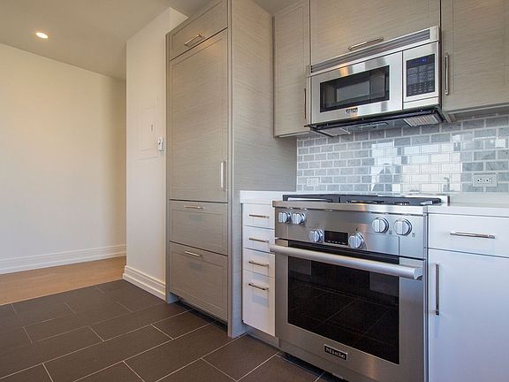 4th image of 555 10th Ave APT 29F