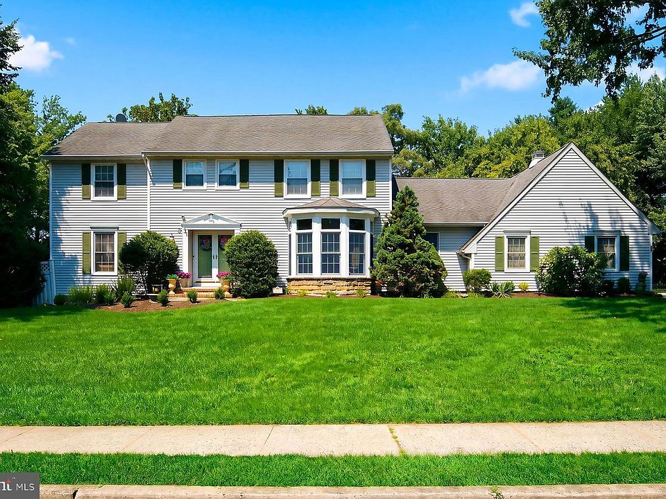 1st image of 6 Green Meadow Blvd