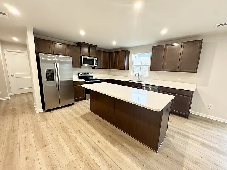 637 Coopers Mill Dr — Photo 5