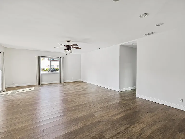 1450 N Riverside Dr #101 — Photo 6
