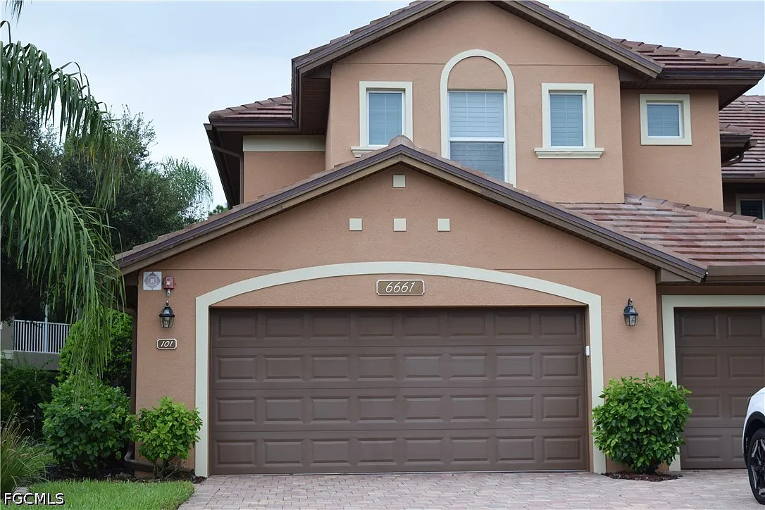 3 bed, 2.0 bath, 1657 sqft, $6,300 — Photo 1