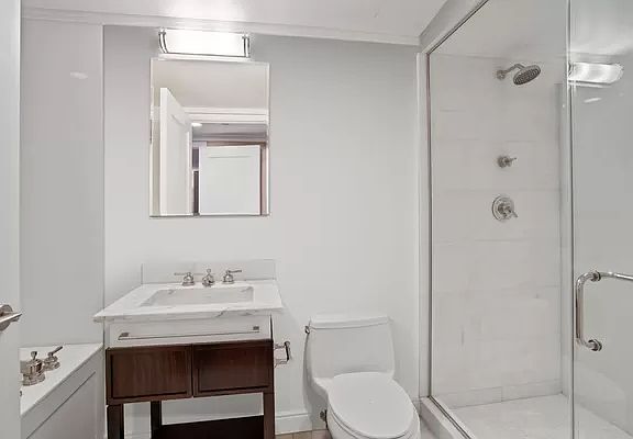 4th image of 140 E 63rd St APT 5B