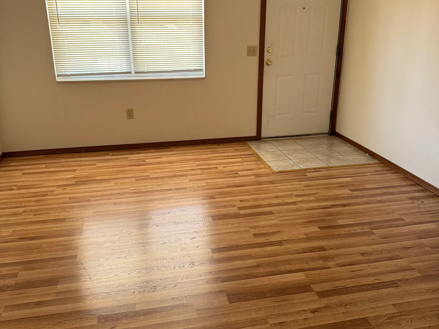 2 bed, 825 sqft, $1,050 — Photo 3