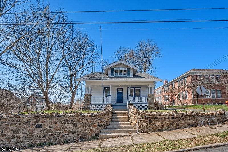 1st image of 52 Thomas St