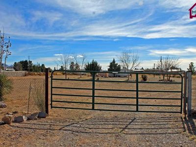 8940 Corona Rd, Las Cruces, NM, 88012