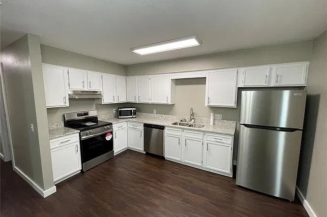 3 bed, 1329 sqft, $1,450 — Photo 1