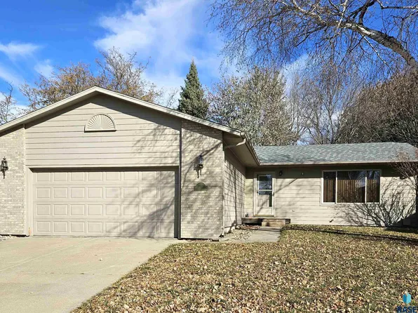 712 N Savannah Dr, Sioux Falls, SD 57103