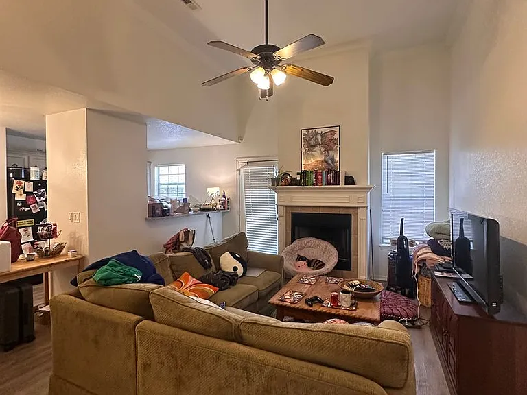688 W Sycamore St — Photo 8