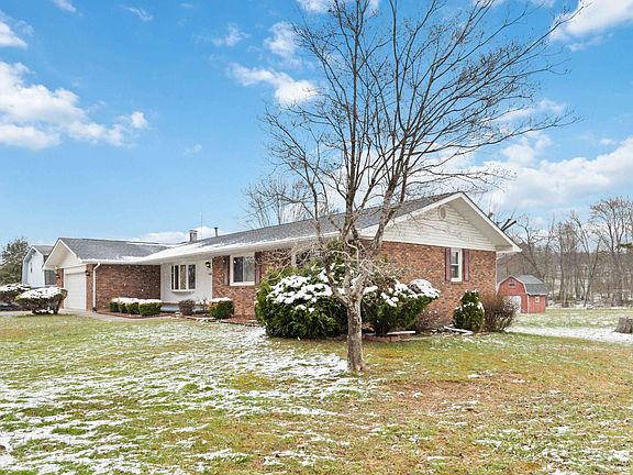 4th image of 1388 Oak Ridge Rd