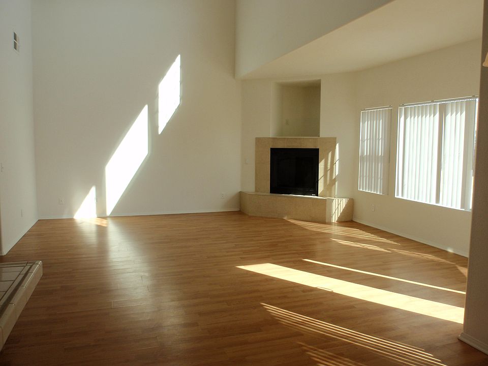 1st image of 1076 Shady Ct