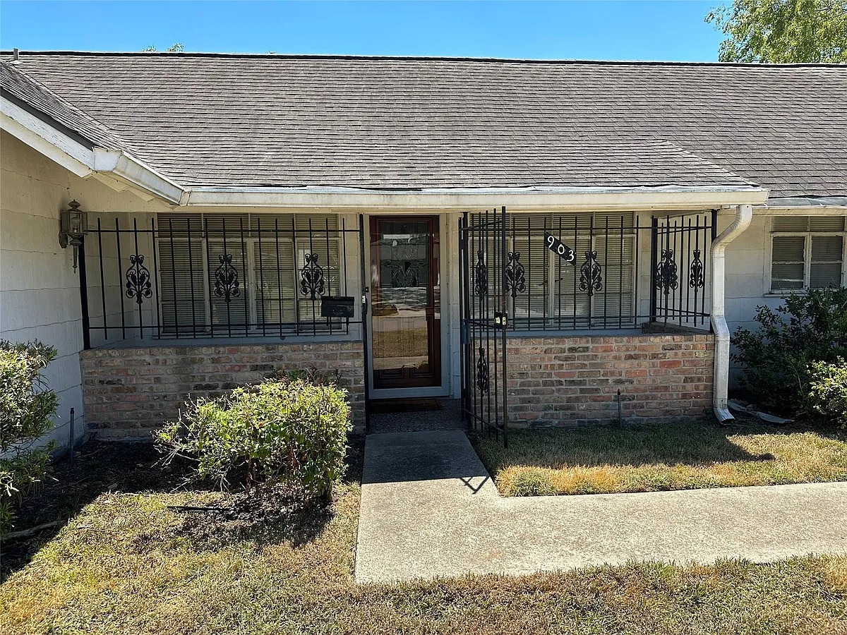 Building Photo - 903 Lamonte Ln