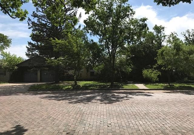 1st image of 923 Denrock Ave