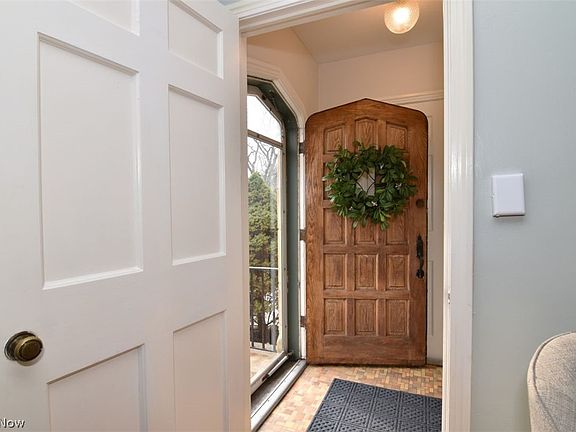 2nd image of 2556 Fenwick Rd