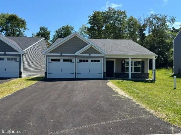 212 Grace Ann Ct, Fayetteville, PA 17222