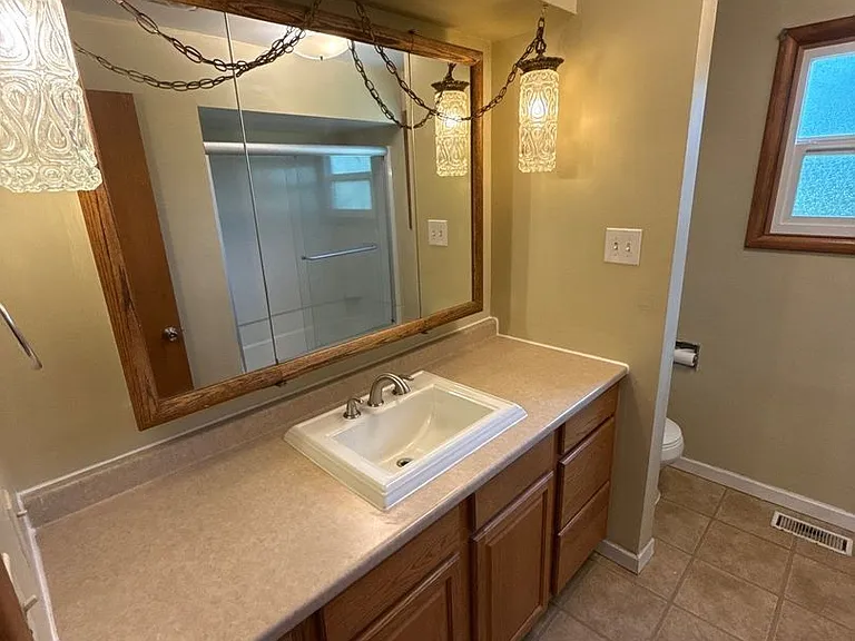 1043 Garlock St S — Photo 19