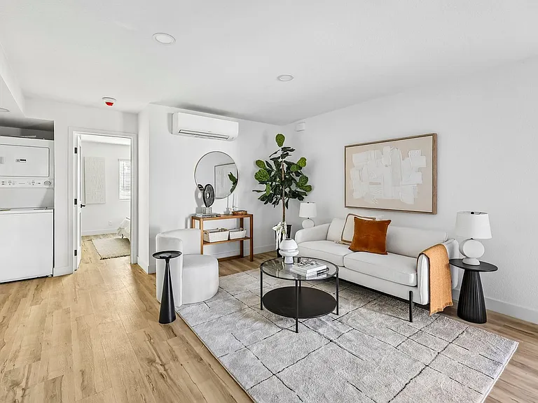 The Crest |NEWLY Renovated Studios, Lofts, 1, 2 & 3 Bedroom Homes Near the Beach — Photo 16