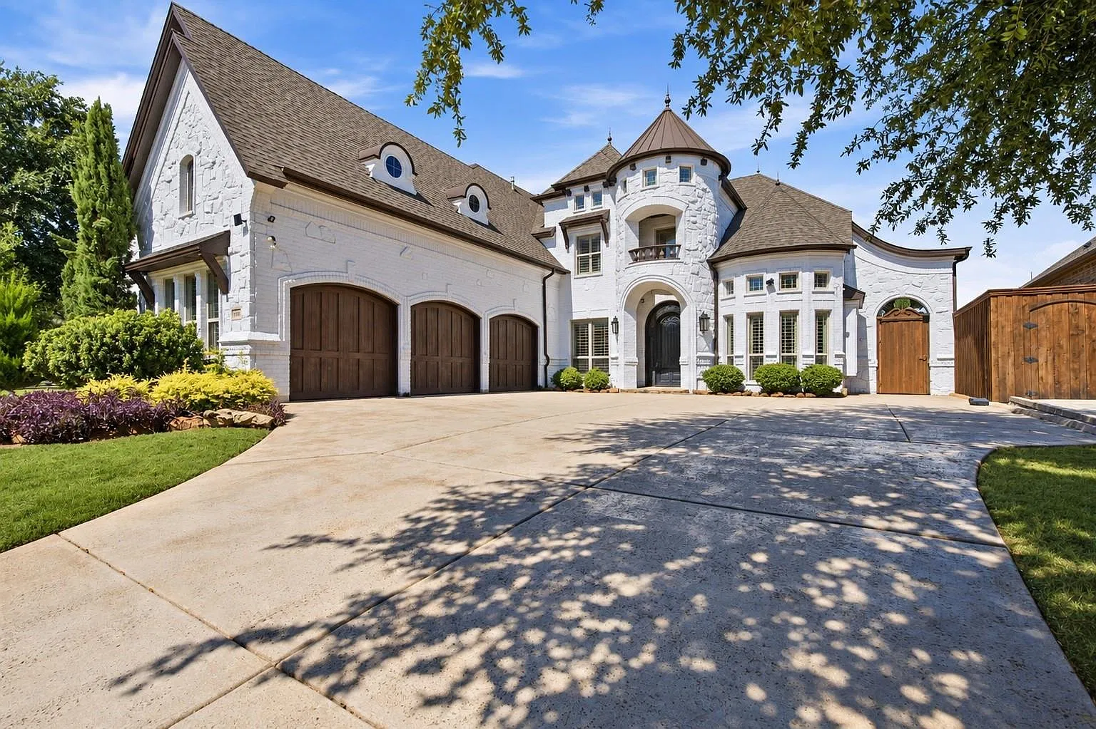 5 bed, 4777 sqft, $7,500 — Photo 2