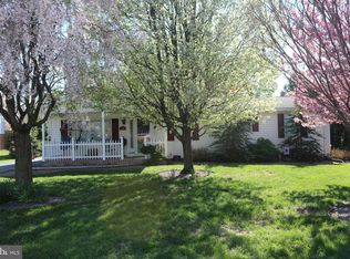 712 Tower Dr, Greencastle, PA 17225