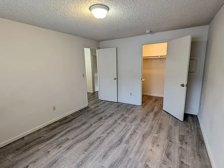 1360 S Ivy St — Photo 12