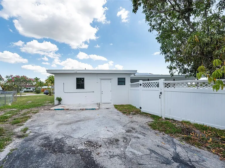 4700 McKinley St — Photo 14