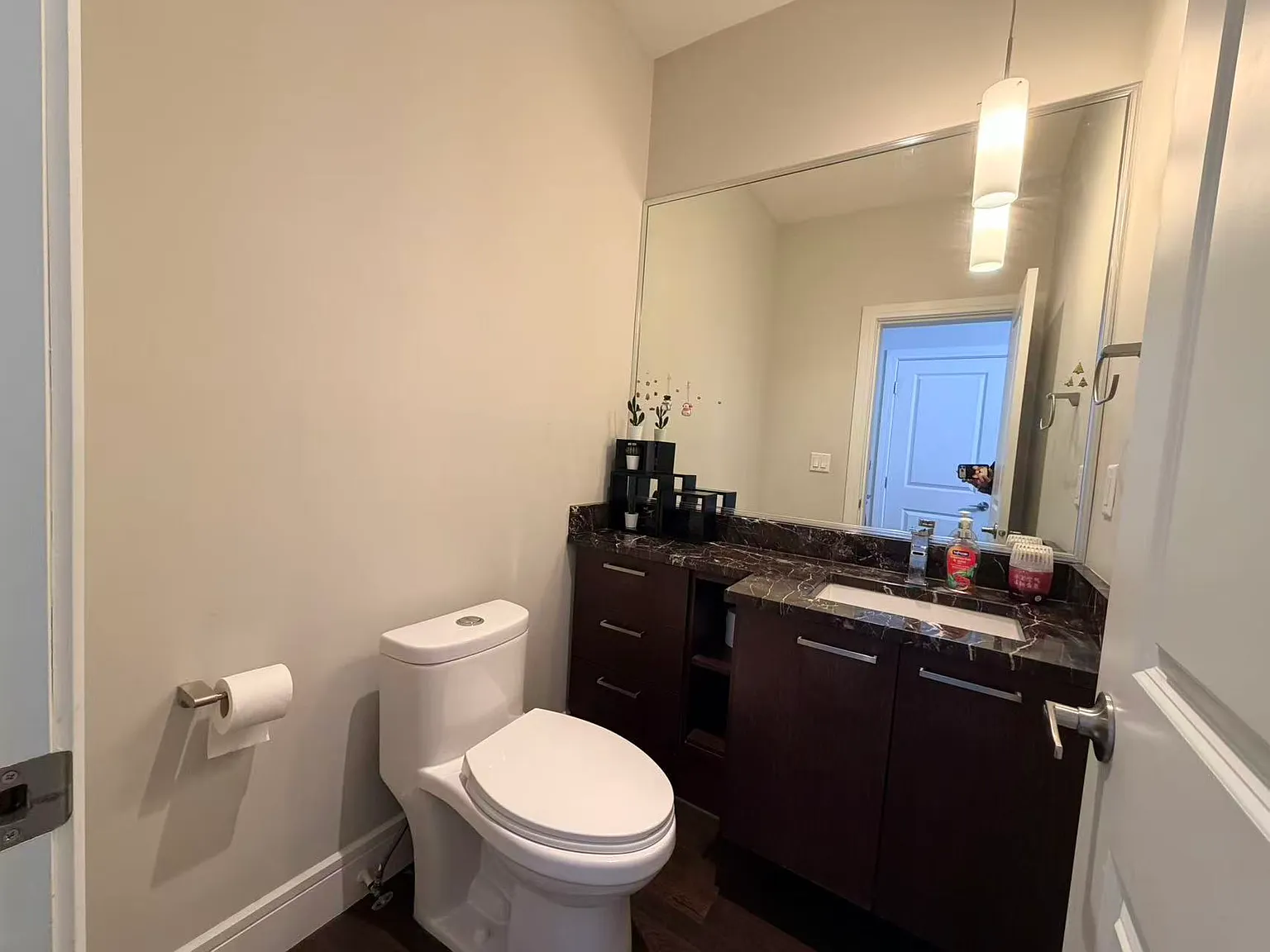 3 bed, 2.5 bath, 1360 sqft, $3,700 — Photo 2