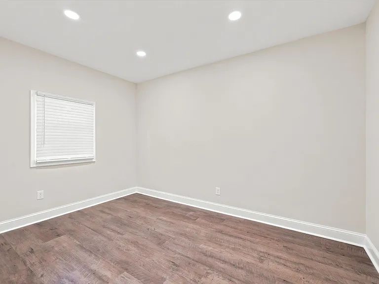 1605 Brintons Bridge Rd — Photo 12