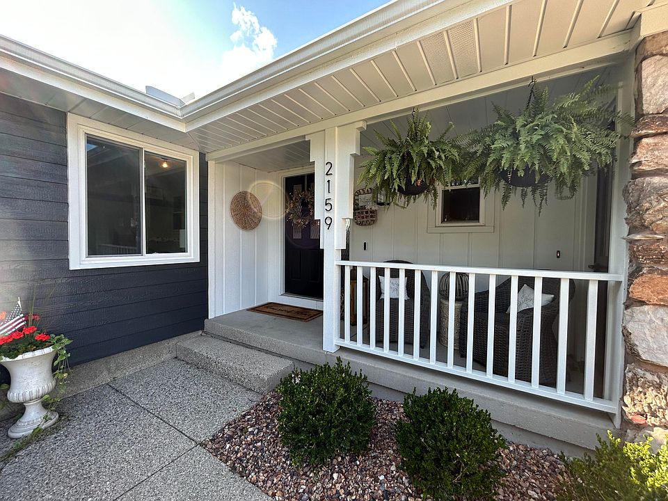 2159 Pinewood St, Jenison, MI 49428 Zillow