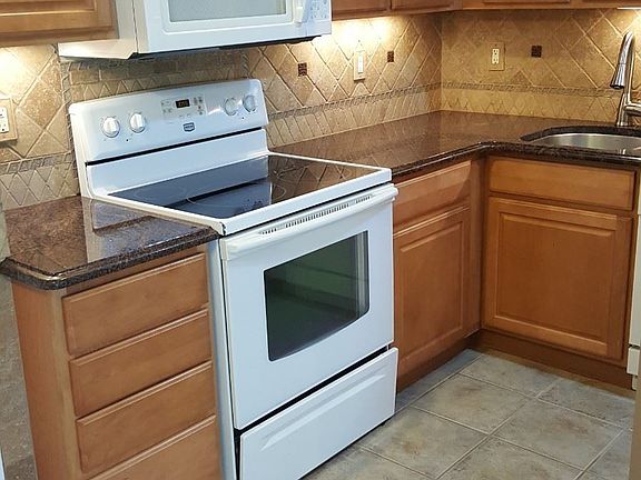 Gourmet Kitchen with Granite