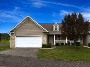 12 Colony Dr, Hubbard, OH 44425