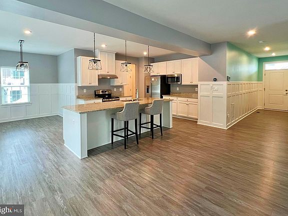 3rd image of 9302 Wood Creek Cir