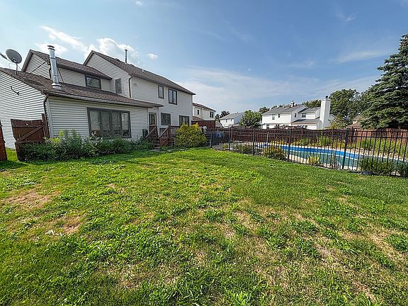 3rd image of 3545 Heatherwood Dr