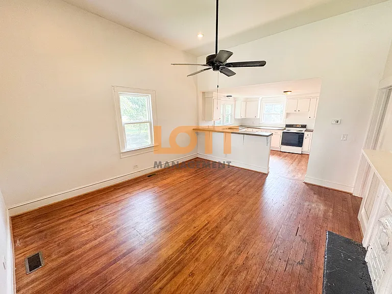 1 Pelzer St — Photo 4