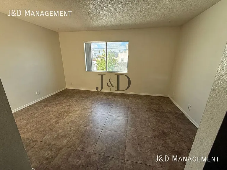 4086 Swift Ave — Photo 5