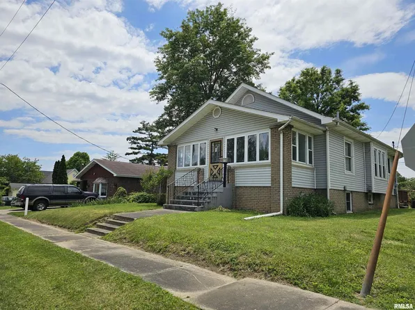 2115 Forest St, Eldorado, IL 62930