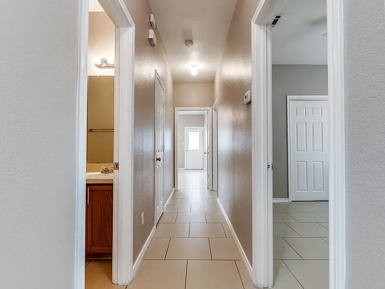 5907 Lovingham Ct #5907 — Photo 4