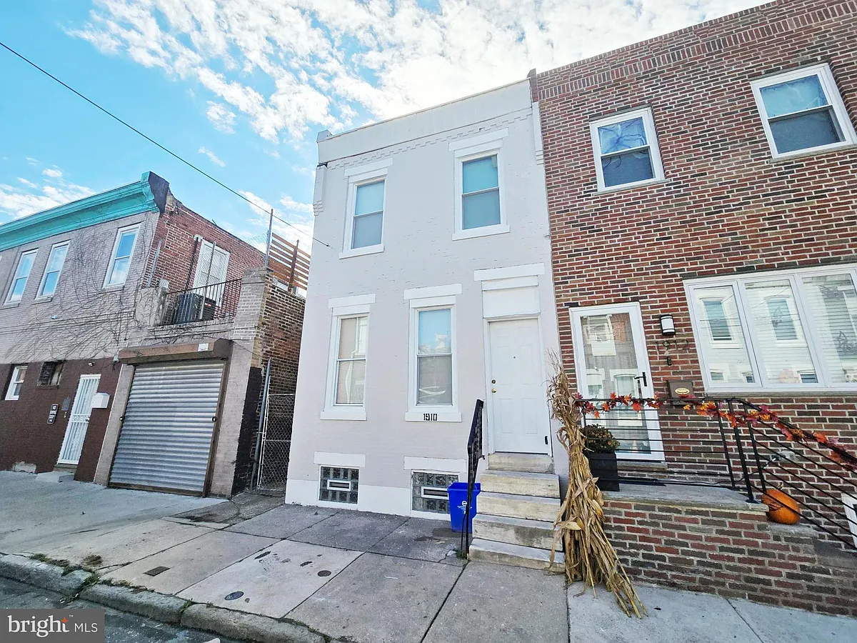 Building Photo - 1910 Sigel St