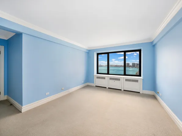 45 Sutton Place South 8L image 15 of 15