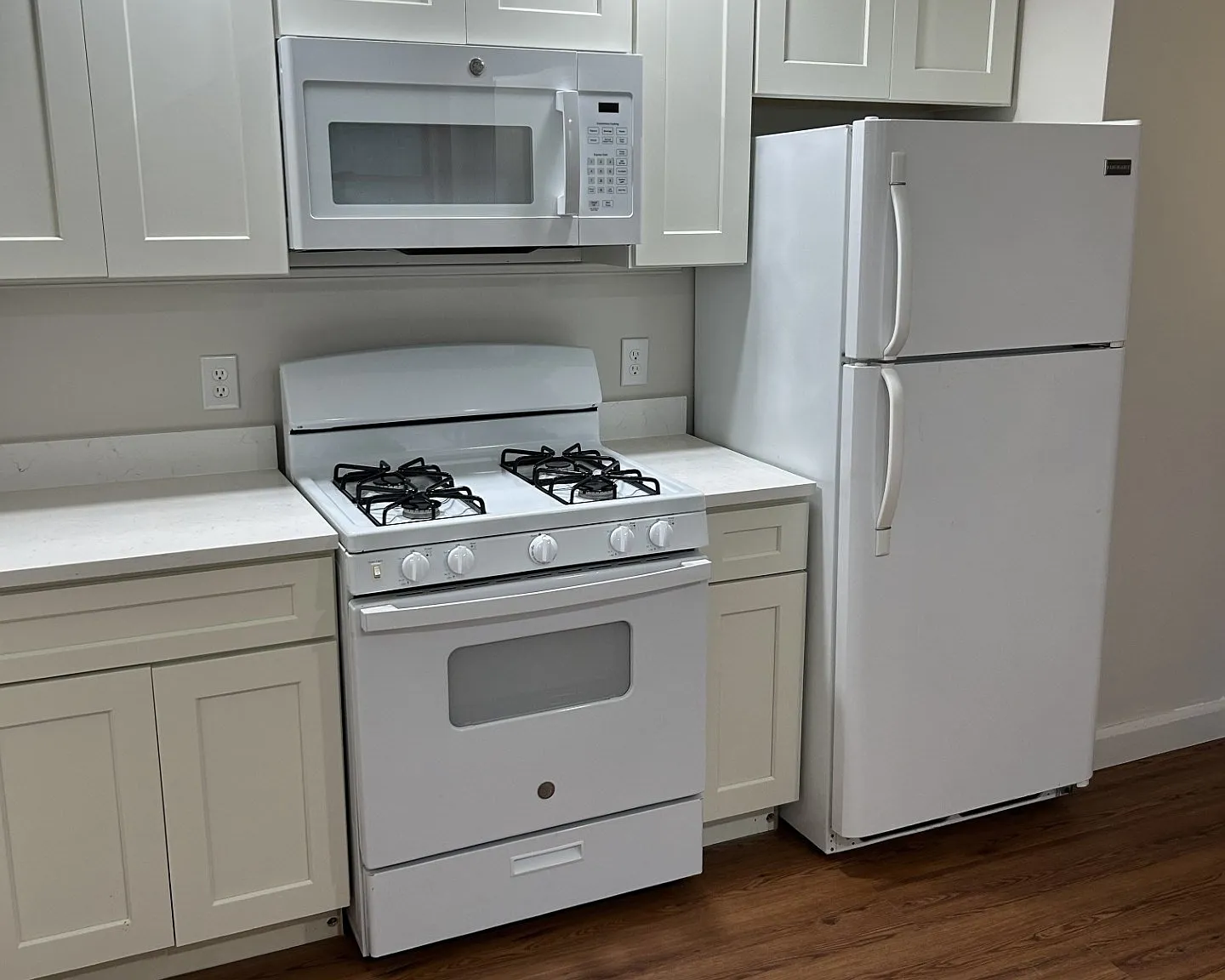 2 bed, 1.0 bath, 700 sqft, $2,200 — Photo 3