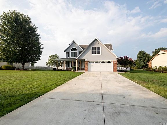 2nd image of 18690 Woodbriar Ln